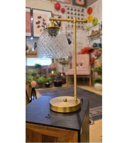 מנורת שירי זכוכית מעויינת