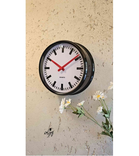 שעון בסגנון רכבת