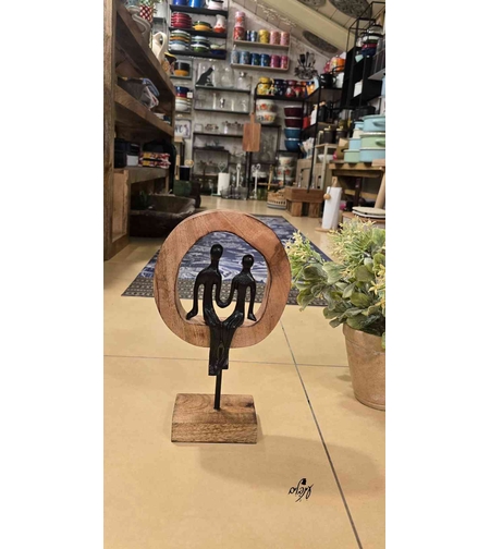 פסל זוג בעיגול