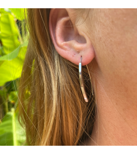 Thin open silver colored earrings