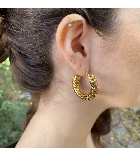 Golden color spine hoop earrings