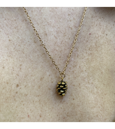 Necklace with a pine cone pendant - gold