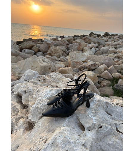 NINE WEST - נעלי עקב עם שרוכים לנשים בצבע שחור