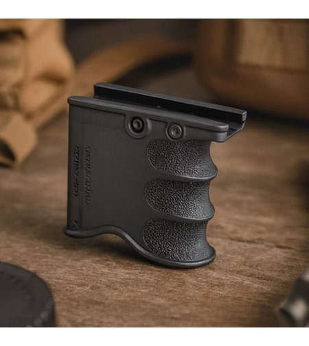 MG-20 ידית הסתערות FAB Defense לנשק M16 עם מקום למחסנית ספייר