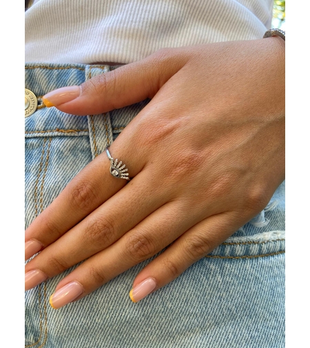 טבעת עין עם ריסים ארוכים