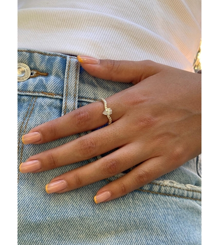 טבעת משובצת-אבנים גוון שקוף