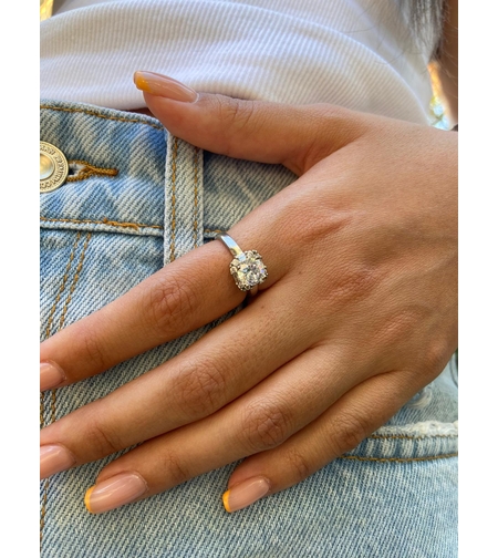 טבעת משובצת ריבוע גדול