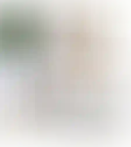 שולחן בר עשוי מעץ טיקמגולף בעבודת יד מסורתיתתוצרת אינדונזיההשולחן מגיע עם רגלי מתכתהצבועים בשחור