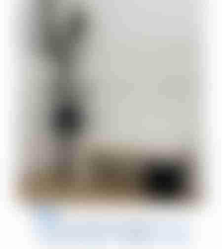 ספסל רוזה בוקלה לבן - עם רגל שחורה