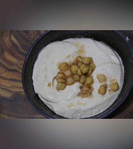 קערת חומוס ביתי עם גרגירים- ימי שישי בלבד