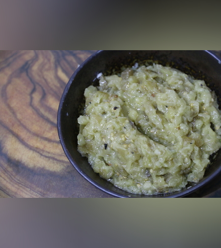 סלט חציל טבעי עם שום