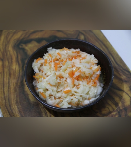 סלט כרוב וגזר בתחמיץ