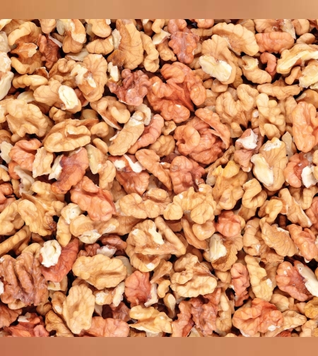 אגוז מלך קלוף