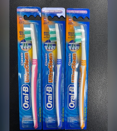 מברשת שיניים Ultra clean אורל בי - Oral B