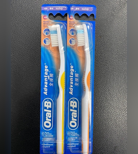 מברשת שיניים Advantage אורל בי - Oral B