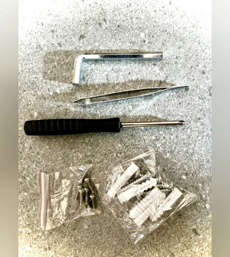 مجموعة من المفكات المنزلية الصغيرة