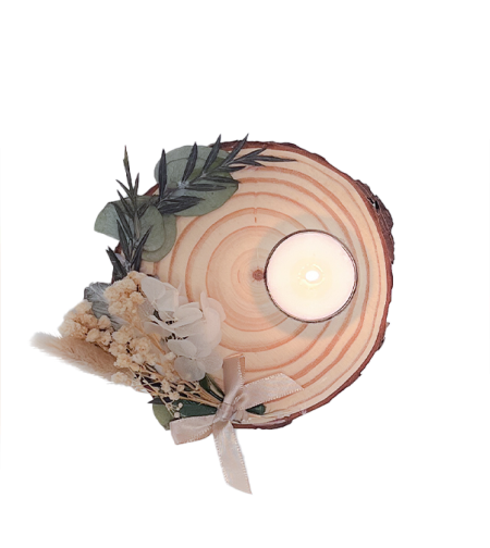 בול עץ בתוספת נר ופרחים מיובשים - 13 ס״מ