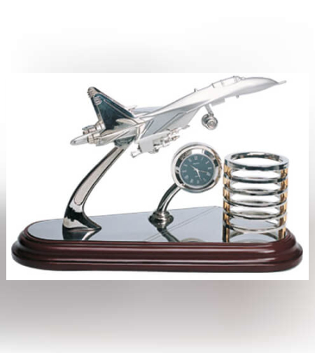 מעמד שעון ומטוס