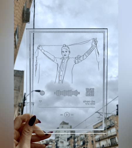 חריטת ציור על פרספקט שקוף