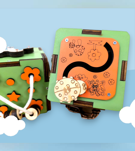 קוביית פעילות ירוק-גינה