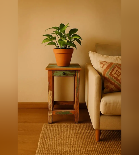 שרפרף עץ עם מגירה