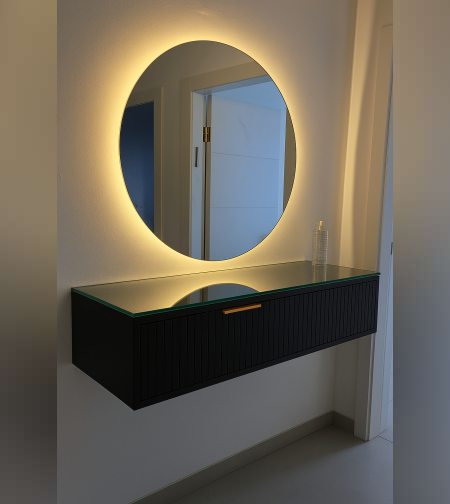 קונסולת Linea – עיצוב מרחף עם זכוכית וידית זהב