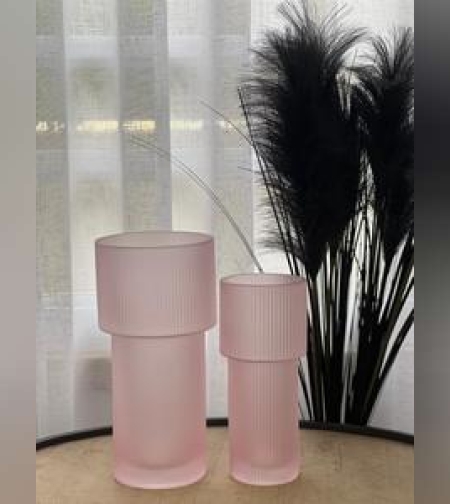 זוג ואזות ורודות