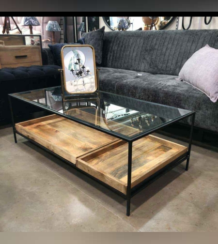 שולחן סלון עם מסגרת שחורה