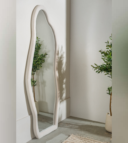 מראה אמורפית מבד בוקלה