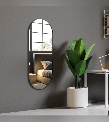 מראה אובאלית מעוצבת בגימור שחור