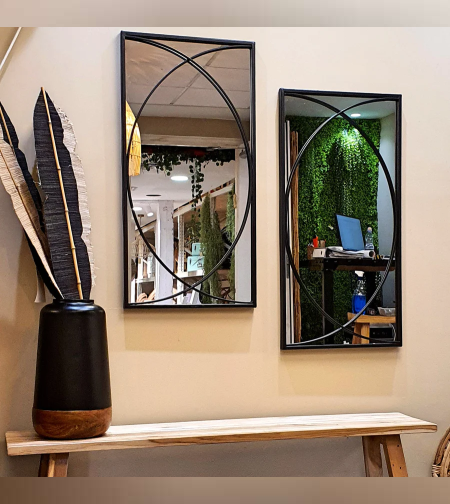 מראה מעוצבת שחורה