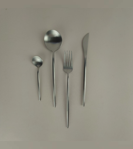 סט כלי הגשה בצבע כסף מט