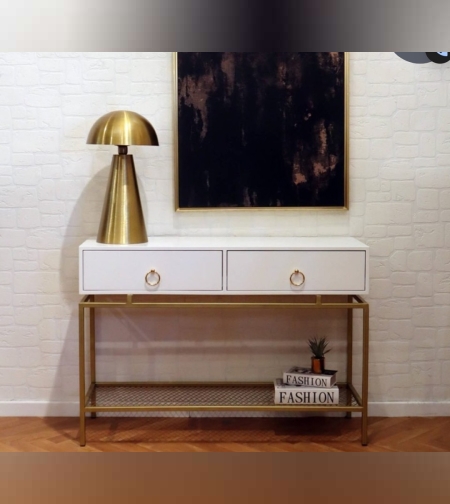 קונסולה לבנה וזהב