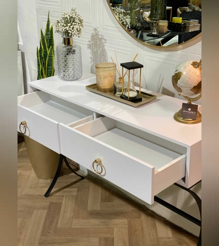 קונסולה דגם יודאיקה