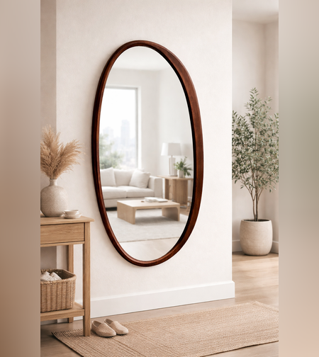 מראה אובלית מעוצבת עם מסגרת עץ טבעי – מראה אלגנטית לבית