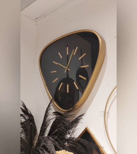 שעון משולש אלגנטי