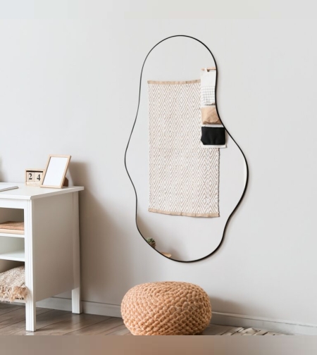 מראה אמורפית שחורה