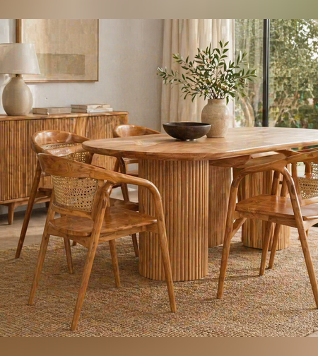 Sally Rattan כסא אוכל מעץ טיק