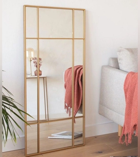 מראה ריצפתית בעיצוב חלונות – מסגרת זהב