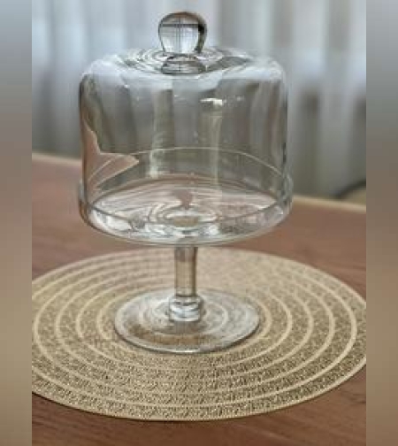 צנצנת זכוכית עם מכסה