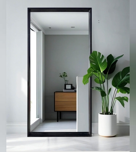 מראת גוף מלבנית עם מסגרת שחורה – עיצוב מודרני ונקי