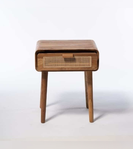 Miramar שידת צד מיטה מעץ מלא בשילוב ראטן