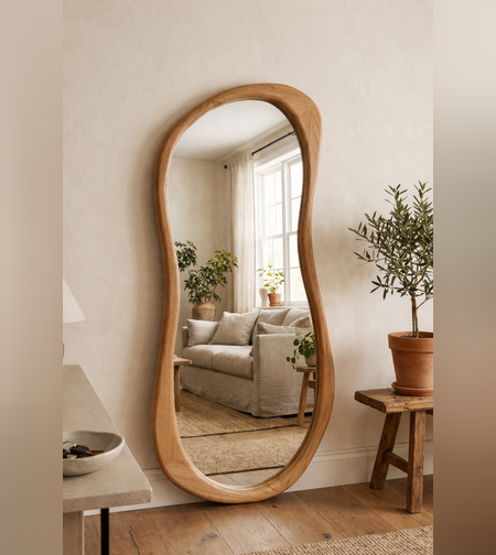 🪞 מראה אמורפית עומדת דגם 4435 – מסגרת עץ אלון טבעי