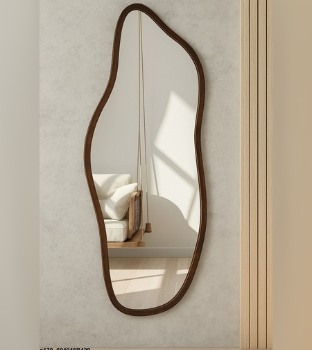 מראה אמורפית עם מסגרת אגוז