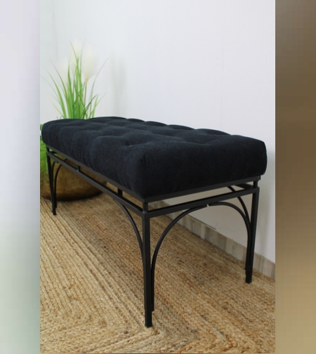 הדום ישיבה בצבע שחור