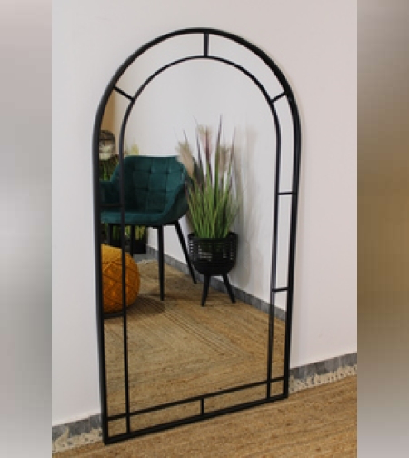 מראה מתכת מעוטרת בצבע שחור