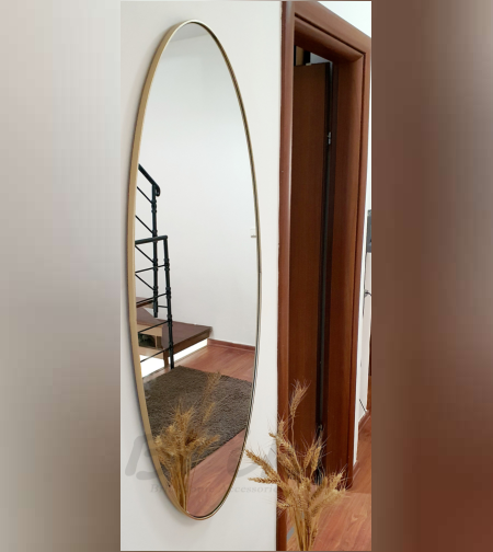 מראה אובלית לתלייה לאורך ולרוחב עם מסגרת מתכת דקה ועדינה בצבע זהב 120*60