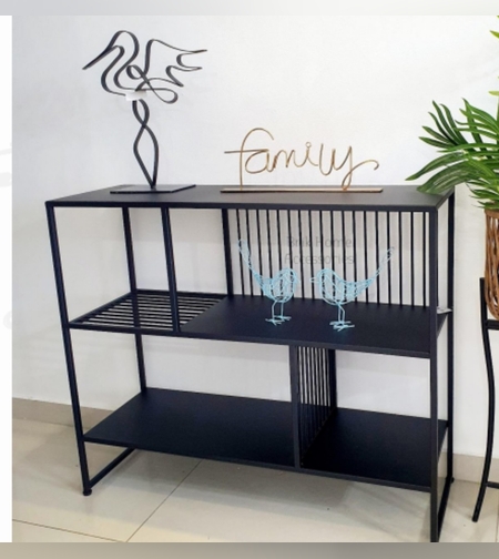 קונסולה מדפים רצפתית בצבע שחור