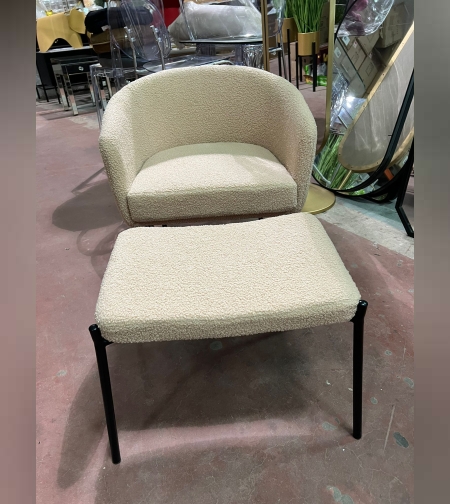 כורסא והדום מבד בוקלה איכותי בצבעלבן