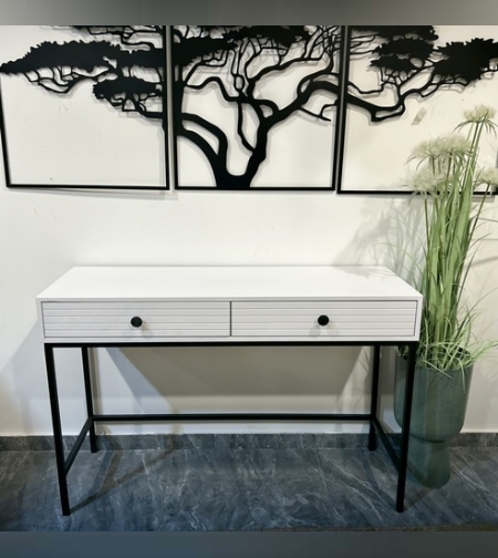 קונסולה לבנה-דגם מוש